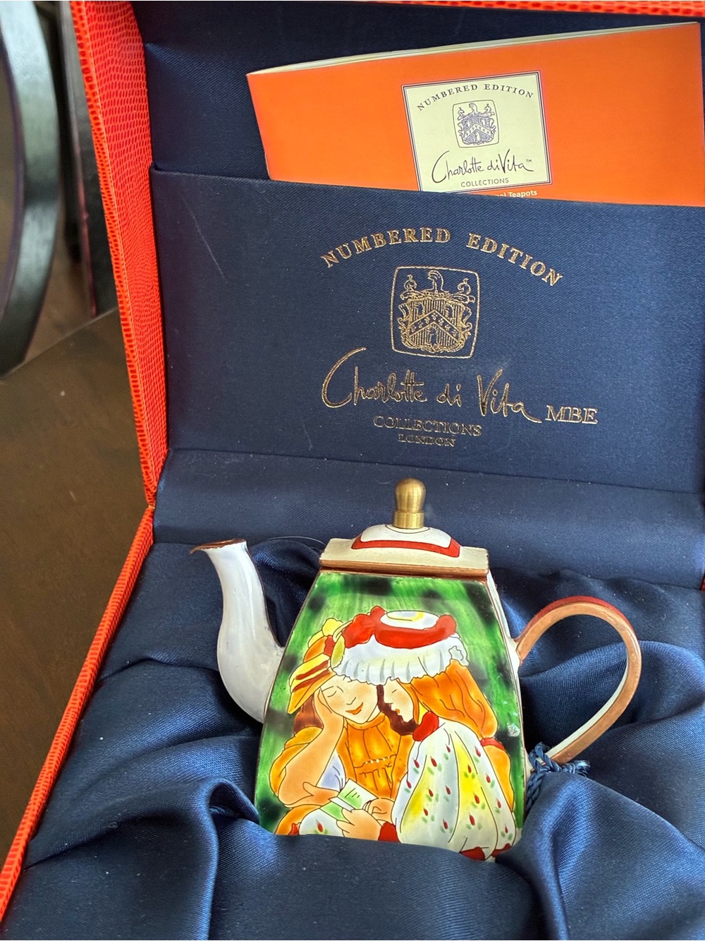 Charlotte di Vita Hand Painted Miniature Teapot H671 w/ Box, COA & Tag #1071038